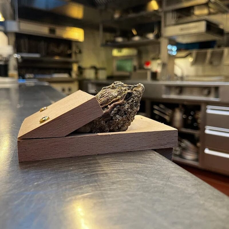 Lisslune | Oyster opening clamp