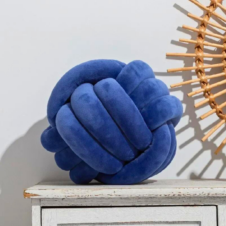 Lisslune | Scandinavian Knot Cushion made of Velvet