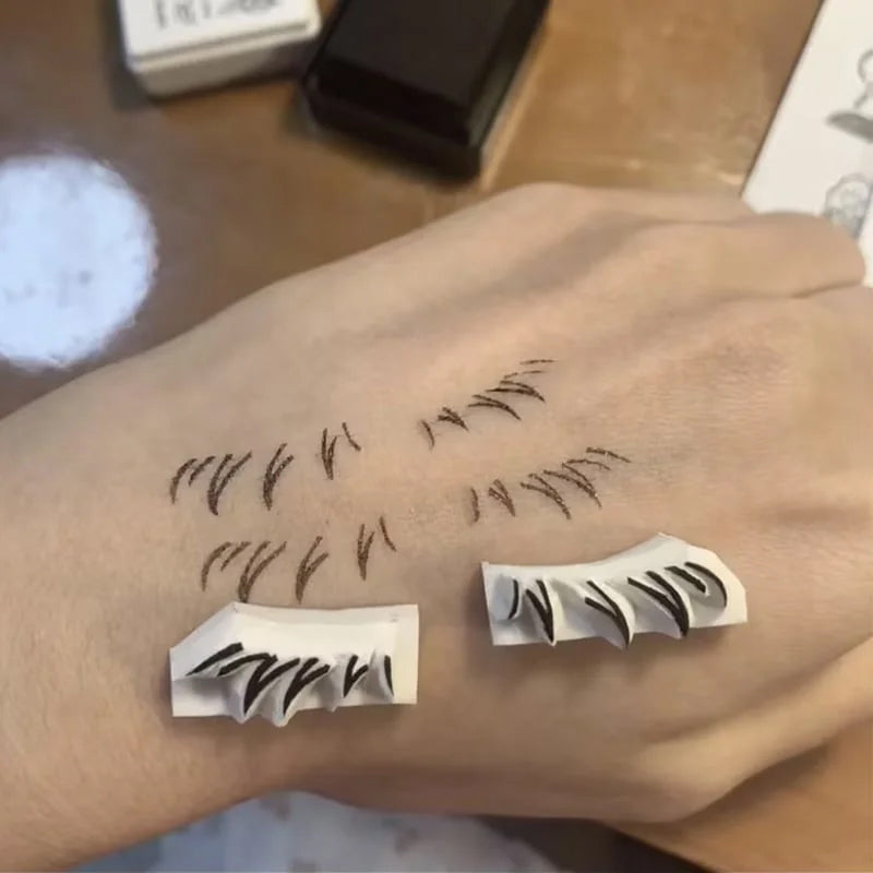 Lisslune | Eyelash Stamp Tool