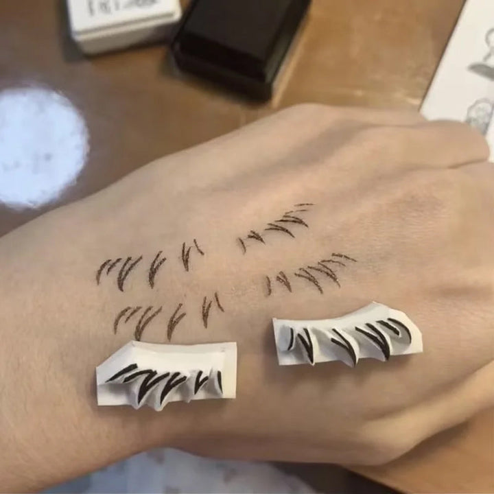 Lisslune | Eyelash Stamp Tool
