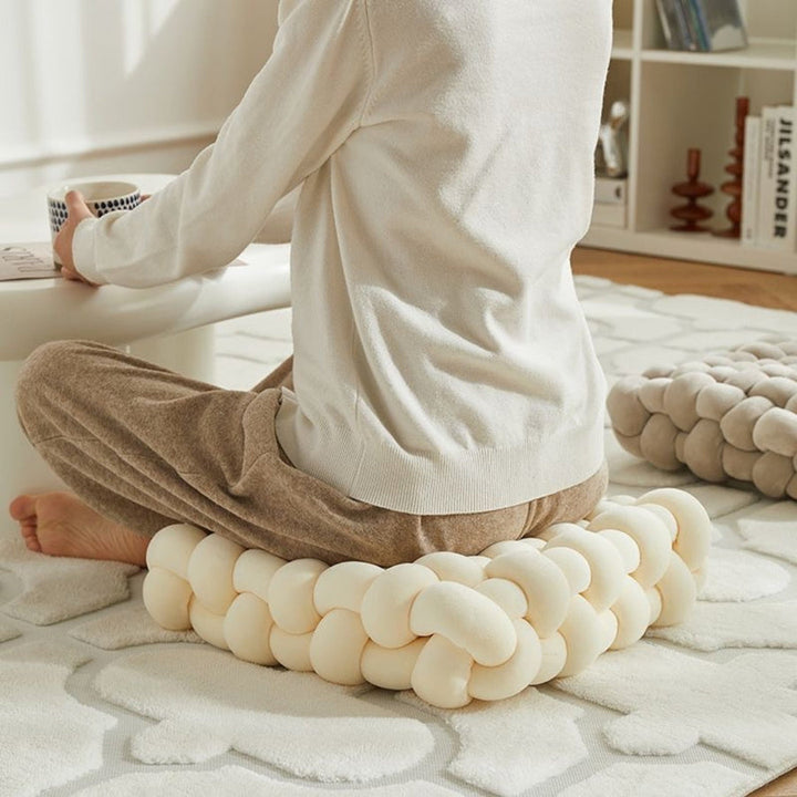 Lisslune | SnugSpiral - Elegant braided plush pillow