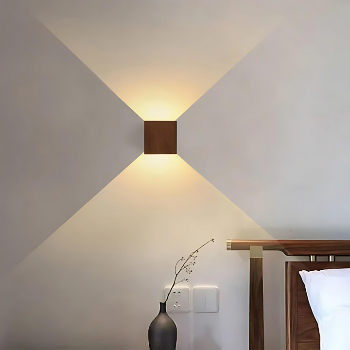 Lisslune | NordiLume | Scandinavian square wooden wall lamp