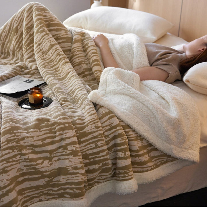 Lisslune | Bark-Inspired Snuggle Blanket