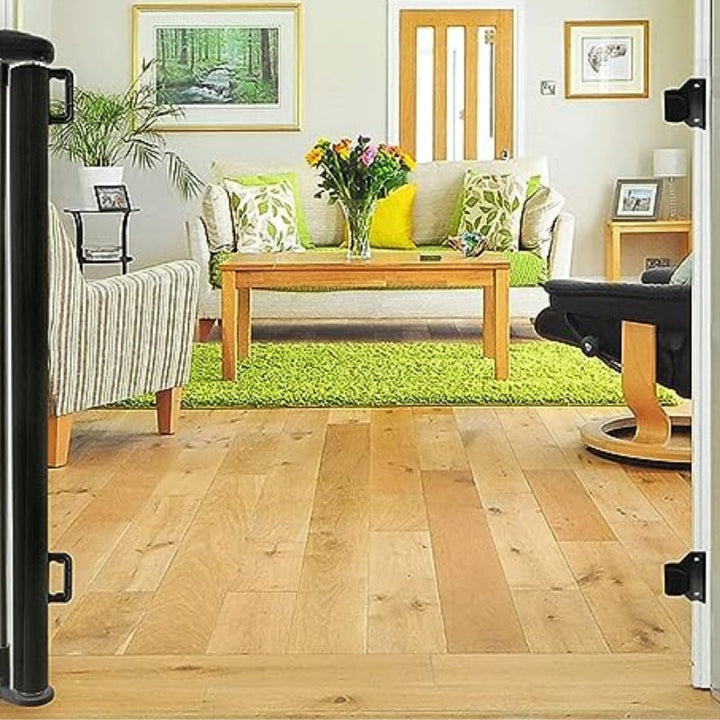 Lisslune | SafeStretch – Retractable Safety Gate for Babies & Pets | Indoor & Outdoor Use