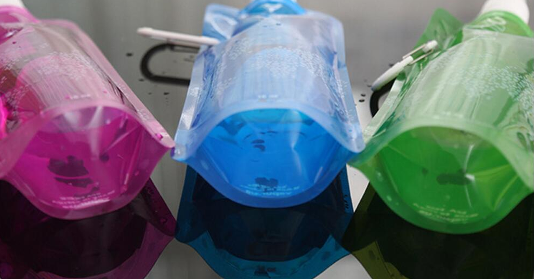 Lisslune | Portable bottles with carabiner clip – Easy to carry collapsible water bottles