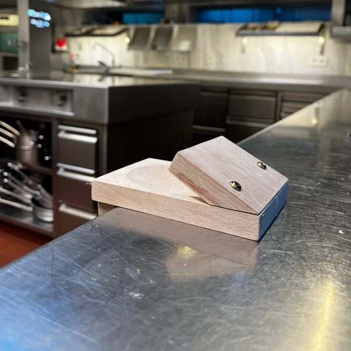 Lisslune | Oyster opening clamp