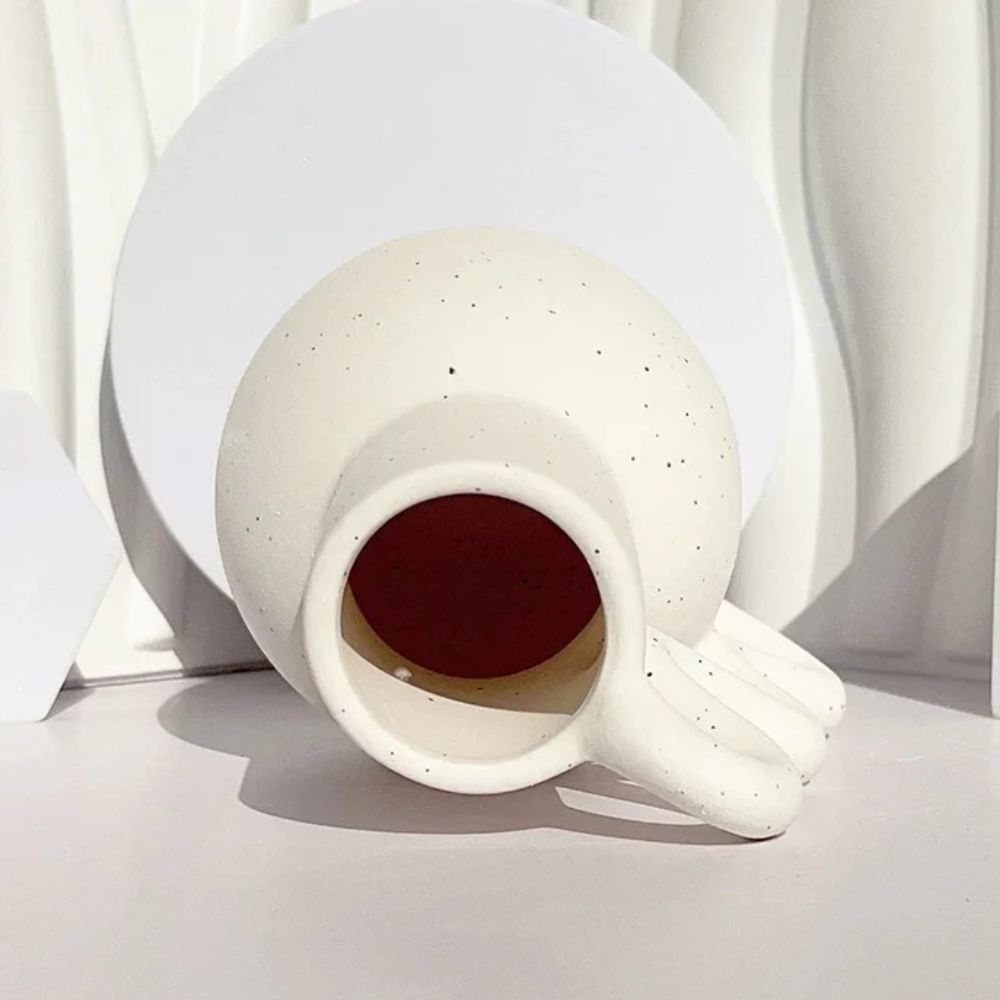 Lisslune | Sculptura Ceramic Vase – Elegant sculptural design for timeless interiors