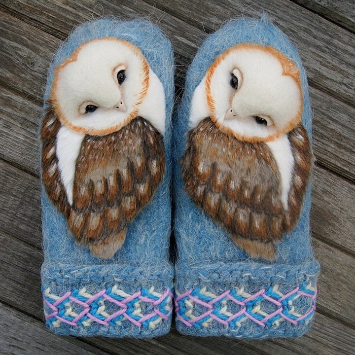 Lisslune | Handknitted Nordic gloves made of wool with owls