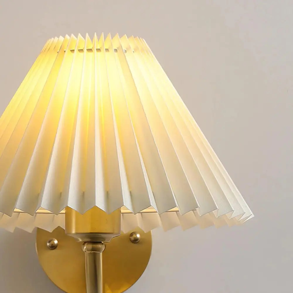 Lisslune | GoldenAura - Elegant Wall Light