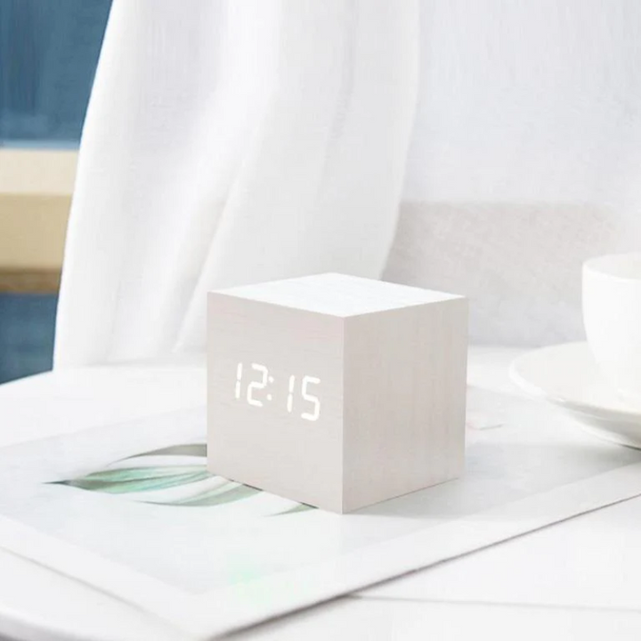 Lisslune | LED Cube Clock