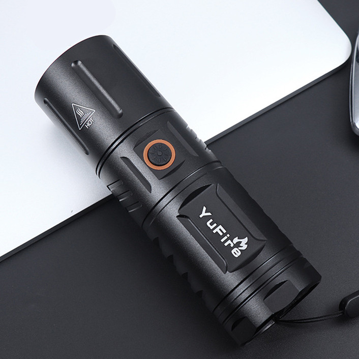 Lisslune | BlazeBeam - Compact tactical LED flashlight