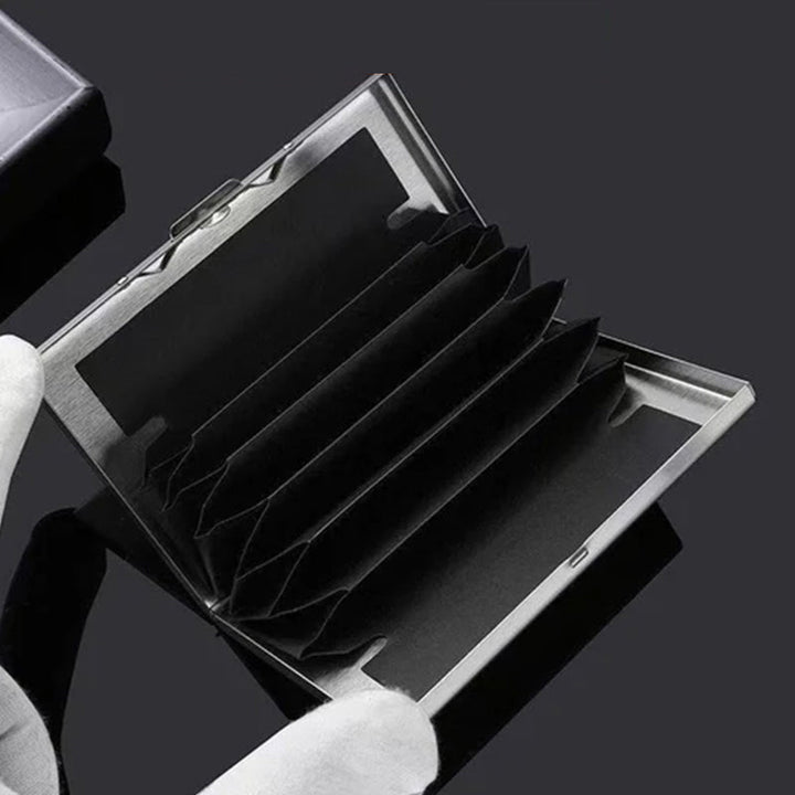 Lisslune | Ultral thin card case with theft and demagnetization protection