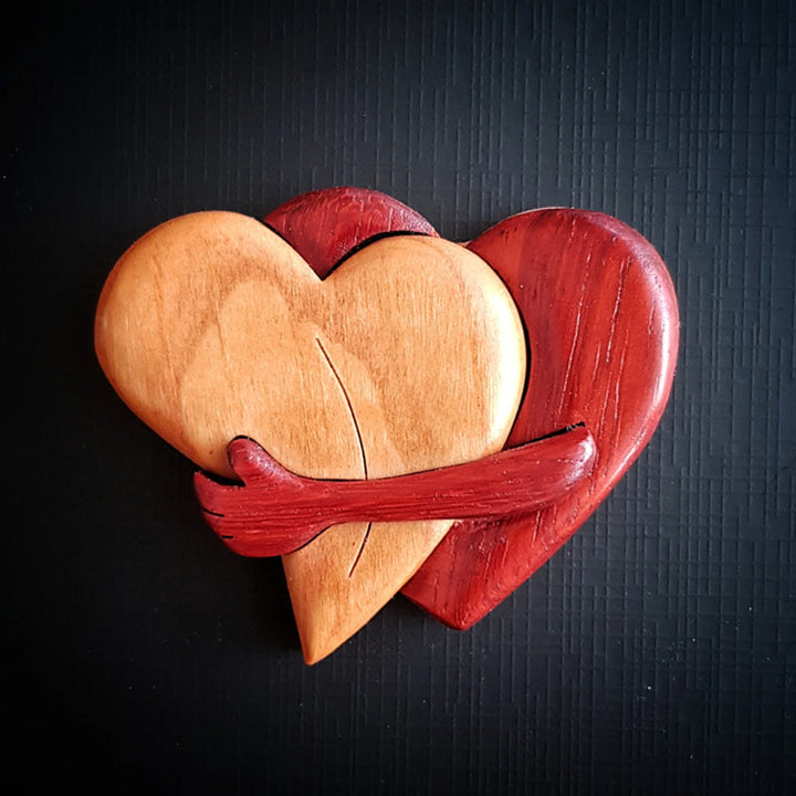 Lisslune | Heart-shaped ornaments made of wood