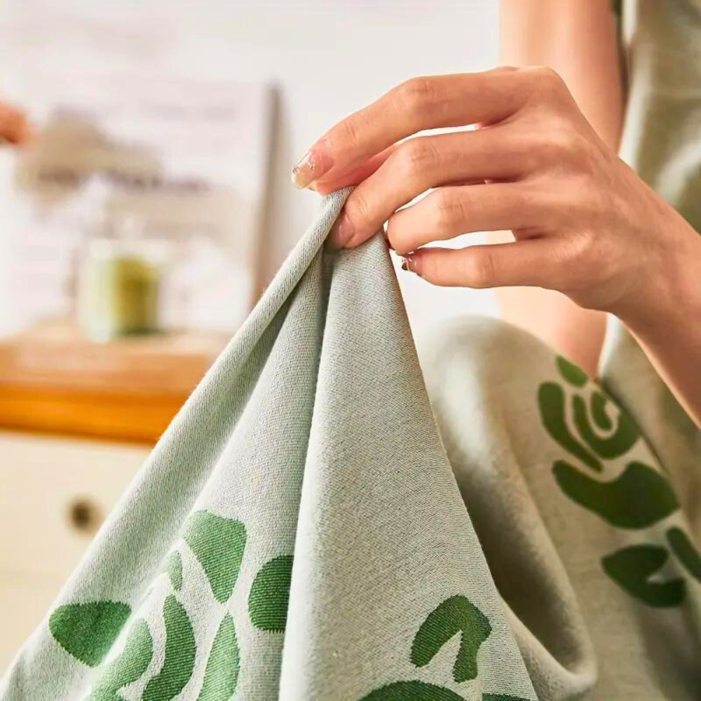 Lisslune | Bamboo Fiber Rose Cooling Blanket