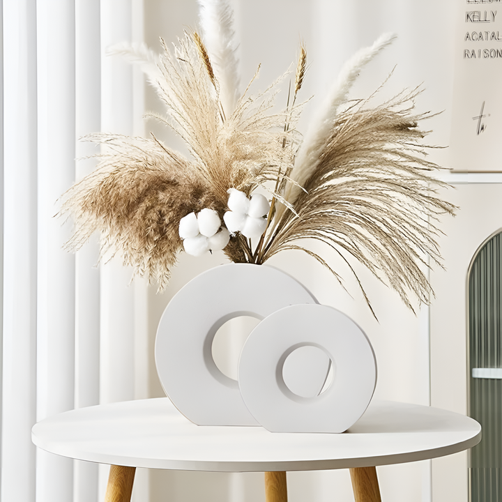 Lisslune | DecoraForm sculpted ceramic accent vase – modern handcrafted eye-catcher