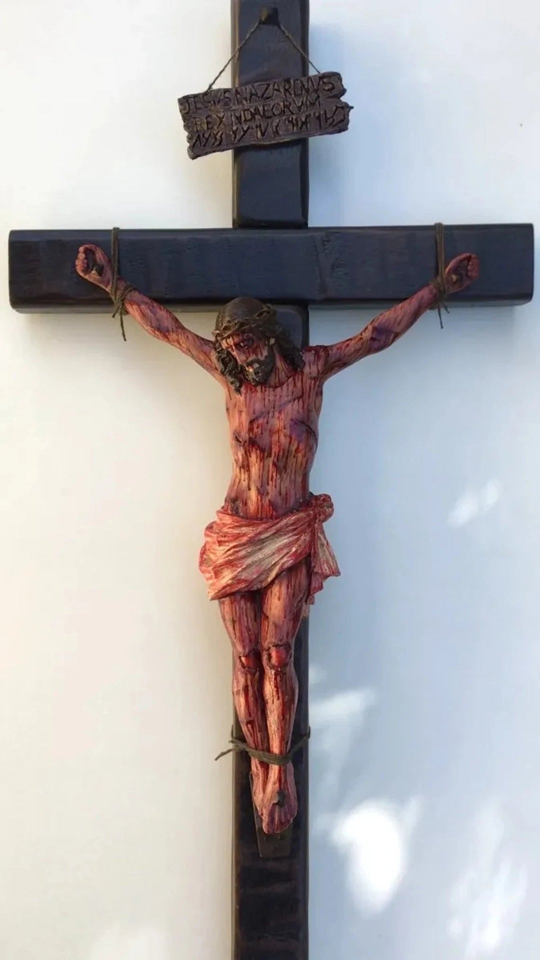 Lisslune | Handmade - Realistic Cross of Christ