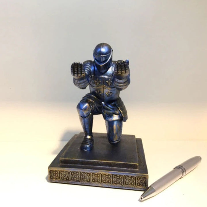 Lisslune | knight pen holder