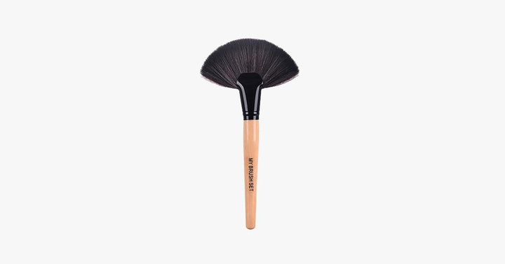 Lisslune | Big Fan Makeup Brush - Single soft brush for powder, foundation & blush