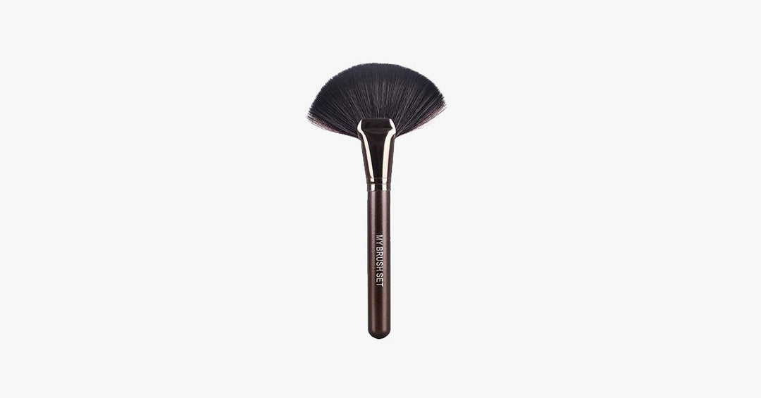 Lisslune | Big Fan Makeup Brush - Single soft brush for powder, foundation & blush