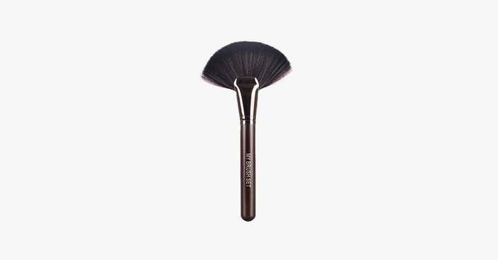Lisslune | Big Fan Makeup Brush - Single soft brush for powder, foundation & blush