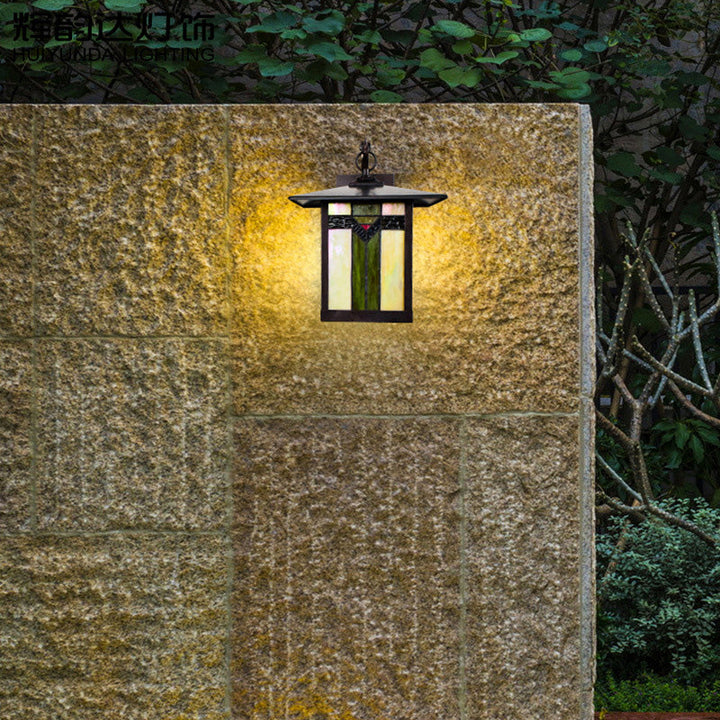 Skørter | Green 1 Light Wall Mounted Light Tiffany Cut Glass Lantern Wall Lamp for Outdoor