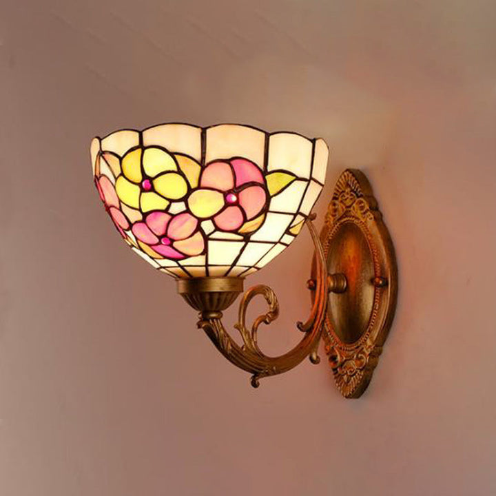 Skørter | Flower Cut Glass Wall Light Baroque 1 Light Pink/Green Wall Lamp for Bathroom