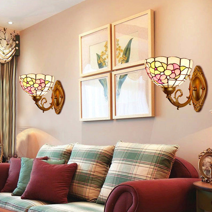 Skørter | Flower Cut Glass Wall Light Baroque 1 Light Pink/Green Wall Lamp for Bathroom