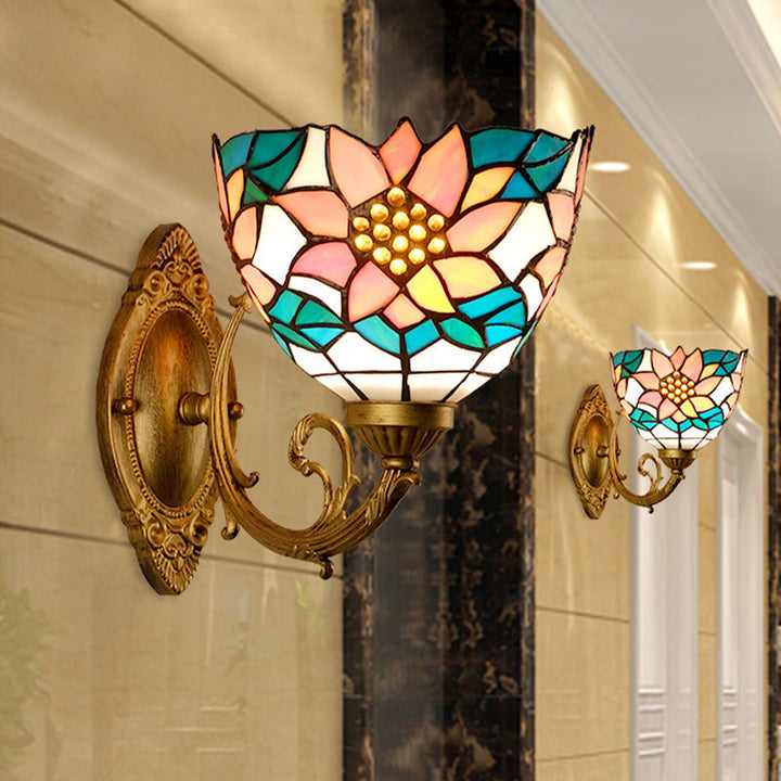 Skørter | Flower Cut Glass Wall Light Baroque 1 Light Pink/Green Wall Lamp for Bathroom