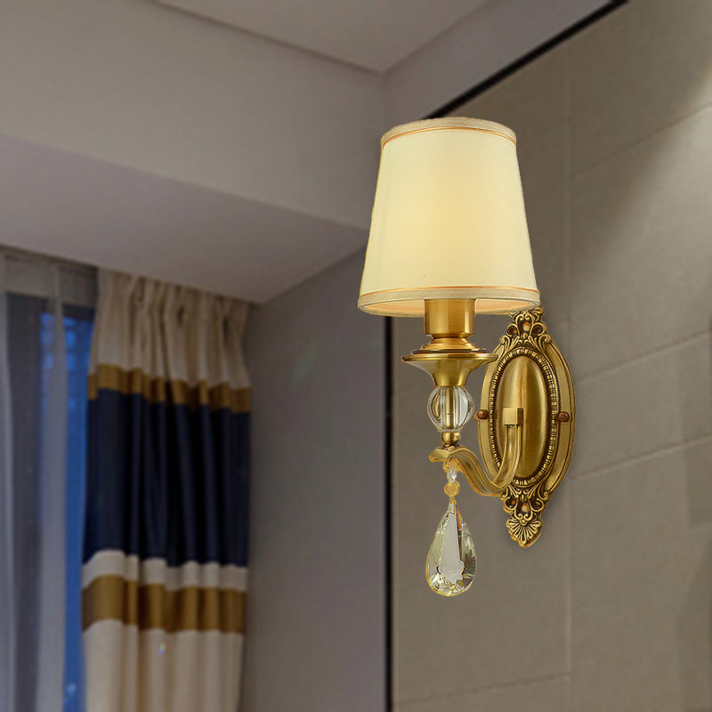 Skørter | Traditionalism Cone-shaped Wall-mounted Lamp 1/2 Heads Fabric Wall Sconce Lighting in Gold with Hanging Crystal