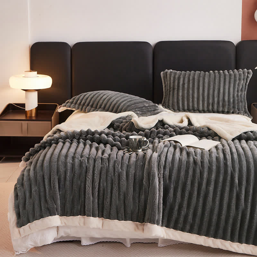 Lisslune | Snuggly Synthetic Fur Fleece Blanket