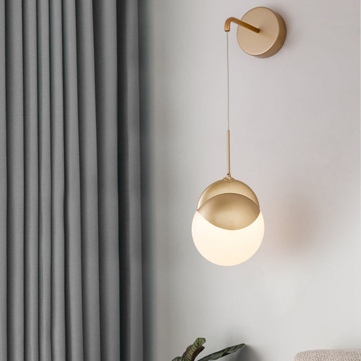 Skørter | 1 Bulb Living Room Wall Lamp Modern Gold Wall Light with Round Milk Glass Shade