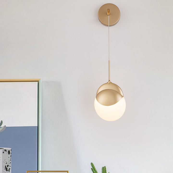Skørter | 1 Bulb Living Room Wall Lamp Modern Gold Wall Light with Round Milk Glass Shade