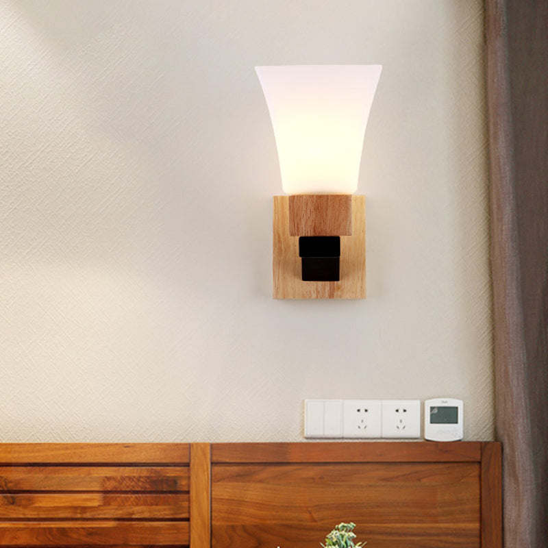Skørter | 1 Head Wide Flare Wall Light Contemporary White Glass Wall Mounted Lighting in Wood