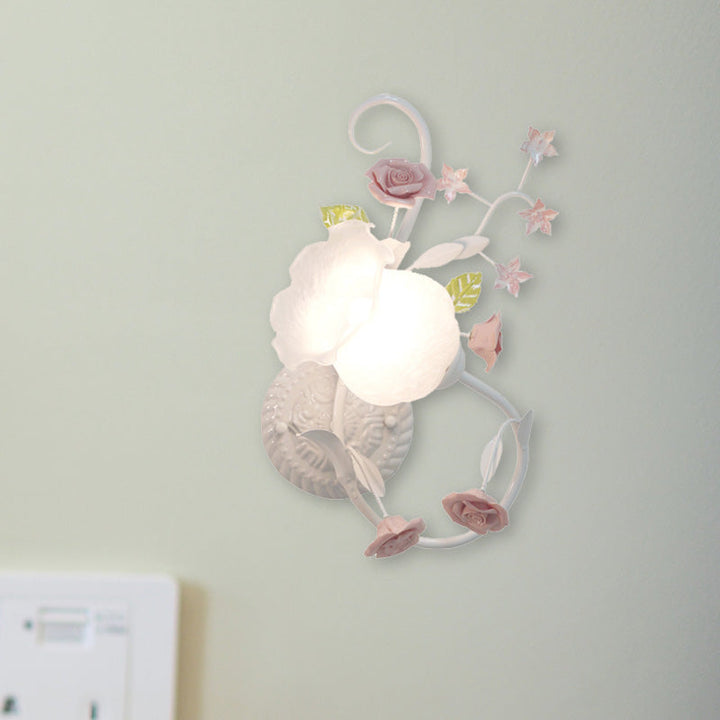 Skørter | Traditionalism Flower Pattern Wall-Mounted Lamp 1 Main Tap White Glass Wall Lamp for Bedroom, Left/Right