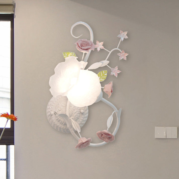 Skørter | Traditionalism Flower Pattern Wall-Mounted Lamp 1 Main Tap White Glass Wall Lamp for Bedroom, Left/Right