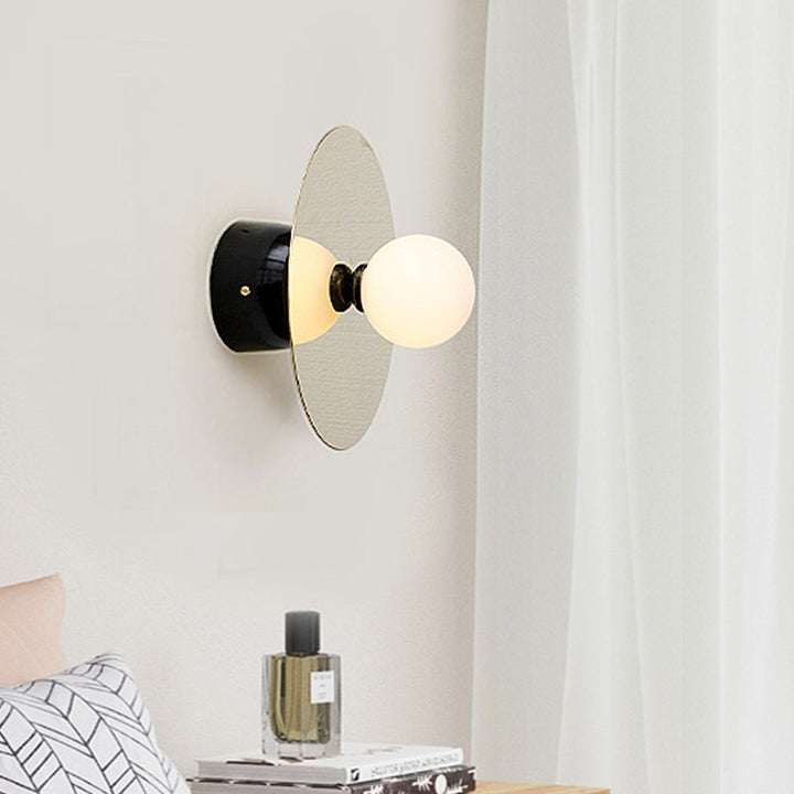 Skørter | Minimalism Sphere Wall Lamp Milk Glass 1 Head Wall Lighting in Black for Bedside