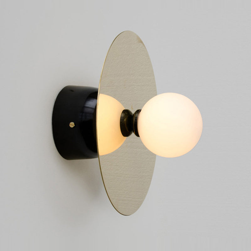 Skørter | Minimalism Sphere Wall Lamp Milk Glass 1 Head Wall Lighting in Black for Bedside