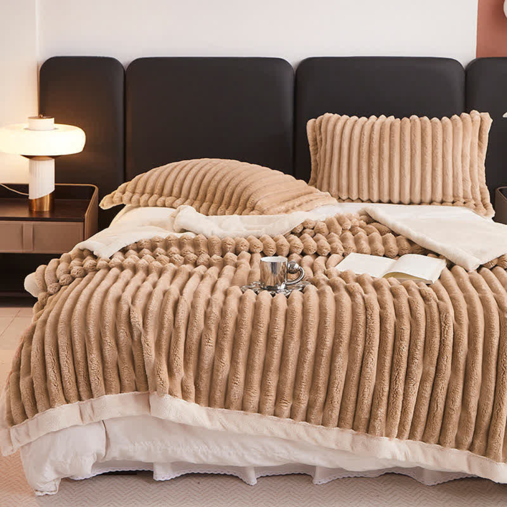 Lisslune | Snuggly Synthetic Fur Fleece Blanket