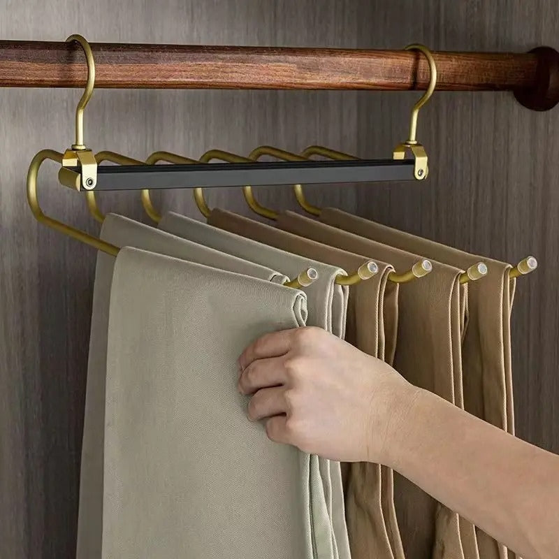 Lisslune | Space-saving trouser hangers from Gardudu made of aluminum