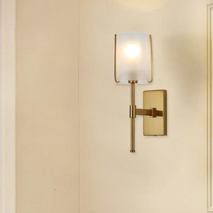 Skørter | 1-Head Metal Wall Light Traditional Gold Straight Arm Bedroom LED Wall Mount Light with Frosted Glass Shade