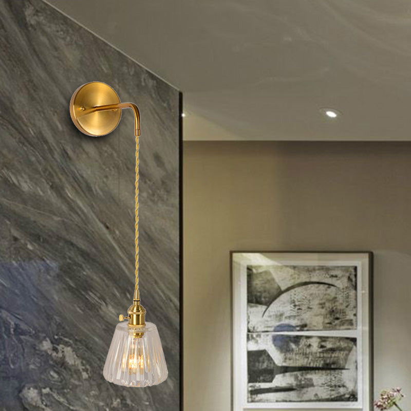 Skørter | 1 Light Wall Mounted Lighting Traditional Dome/Cone Clear Prismatic Glass LED Sconce Fixture in Gold