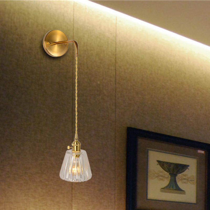 Skørter | 1 Light Wall Mounted Lighting Traditional Dome/Cone Clear Prismatic Glass LED Sconce Fixture in Gold
