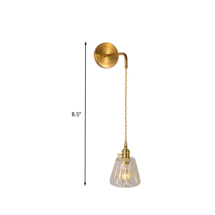 Skørter | 1 Light Wall Mounted Lighting Traditional Dome/Cone Clear Prismatic Glass LED Sconce Fixture in Gold