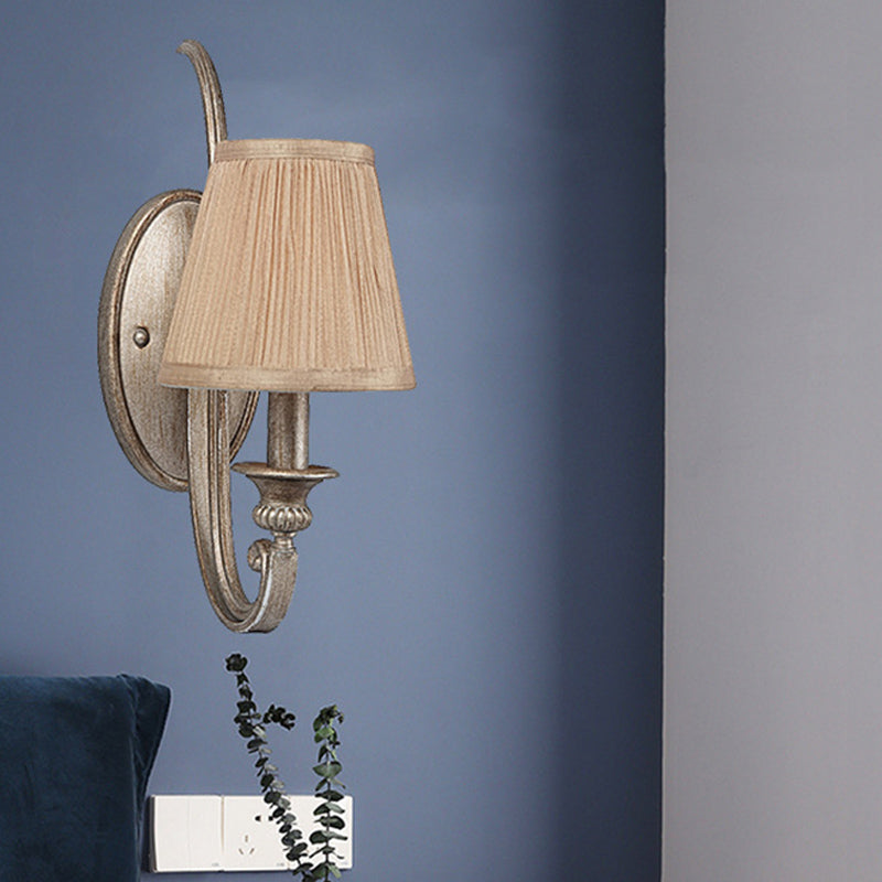 Skørter | 1 Light Curved Arm Wall Lighting Traditional Linen Fabric Wall Lamp for Bedroom