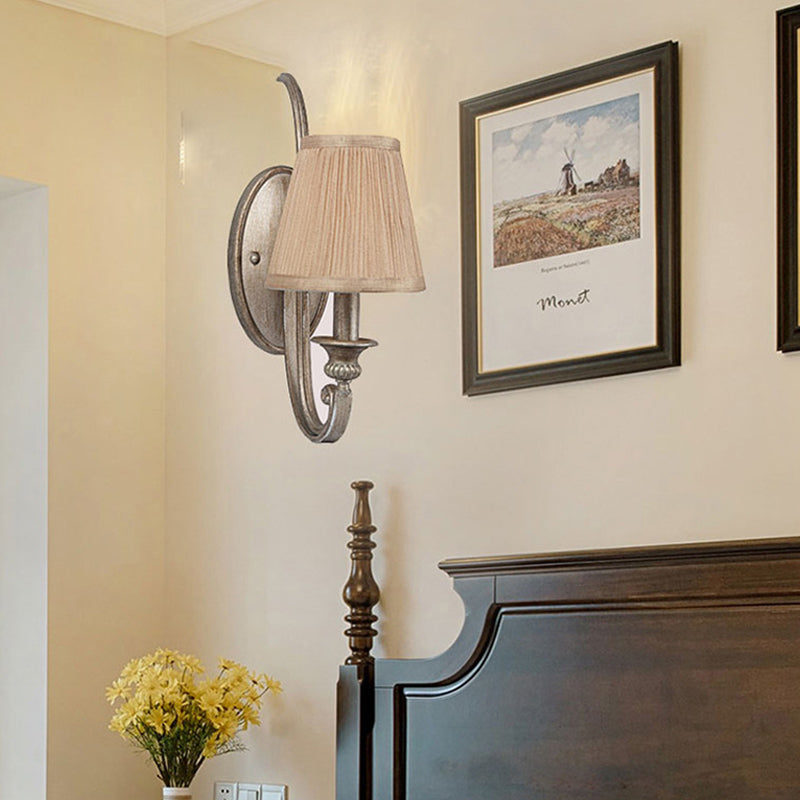 Skørter | 1 Light Curved Arm Wall Lighting Traditional Linen Fabric Wall Lamp for Bedroom