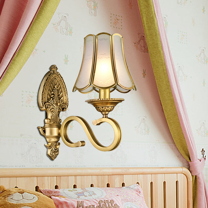 Skørter | Golden 1/2 heads wall lamp retro metal curved arm wall lighting with flared faceted glass shade