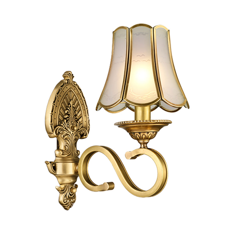 Skørter | Golden 1/2 heads wall lamp retro metal curved arm wall lighting with flared faceted glass shade
