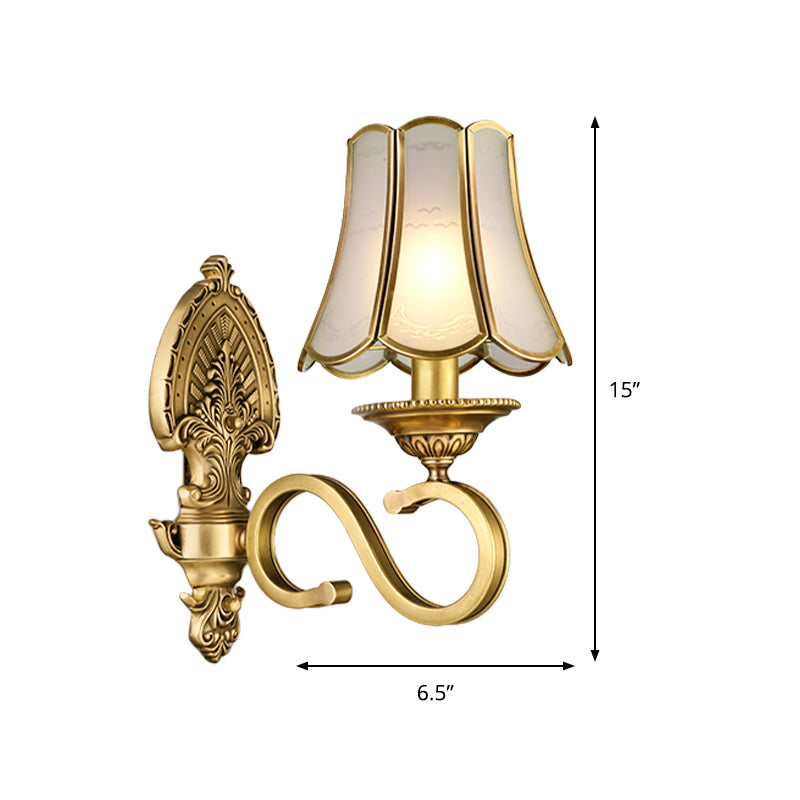 Skørter | Golden 1/2 heads wall lamp retro metal curved arm wall lighting with flared faceted glass shade