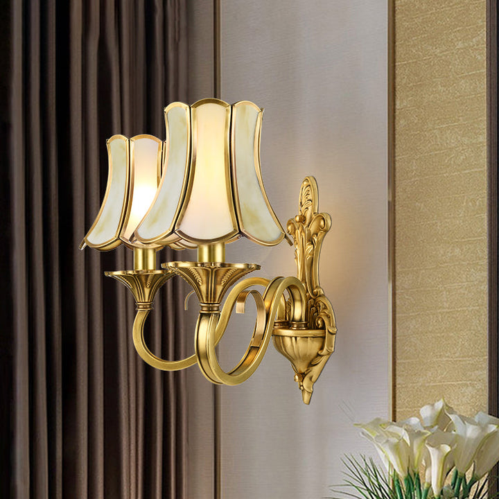 Skørter | Golden 1/2 heads wall lamp retro metal curved arm wall lighting with flared faceted glass shade