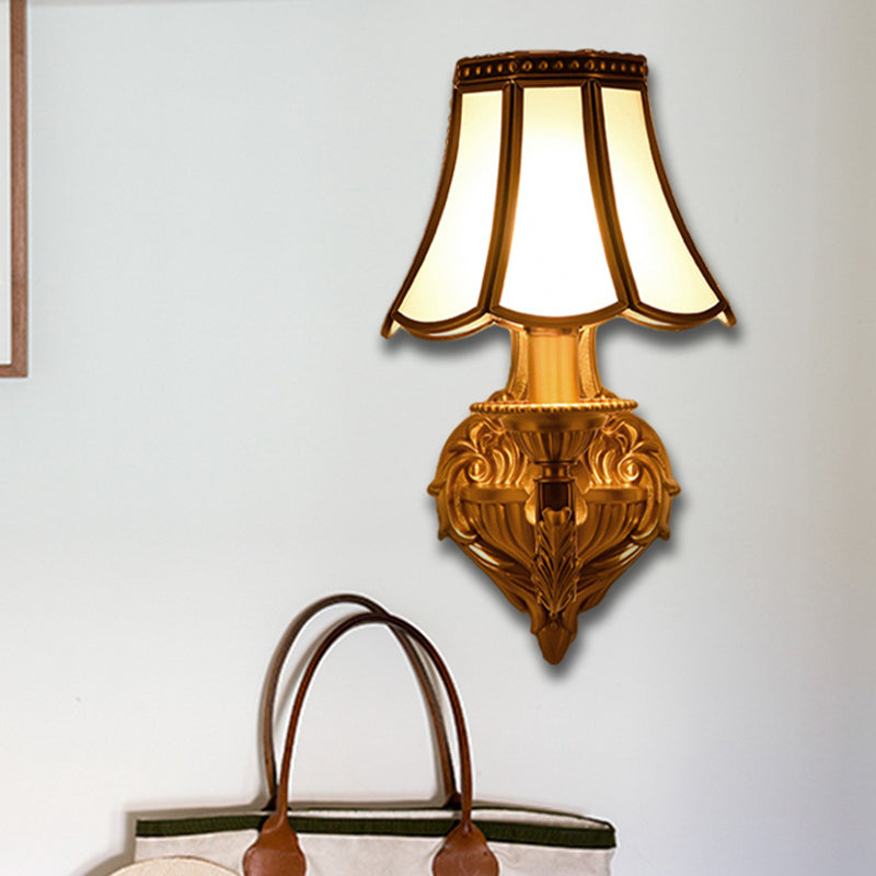 Skørter | Flare Frosted Glass Wall Lamp Traditional 1/2 Lights White Wall Mounted Lamp with Curved Gold Arm